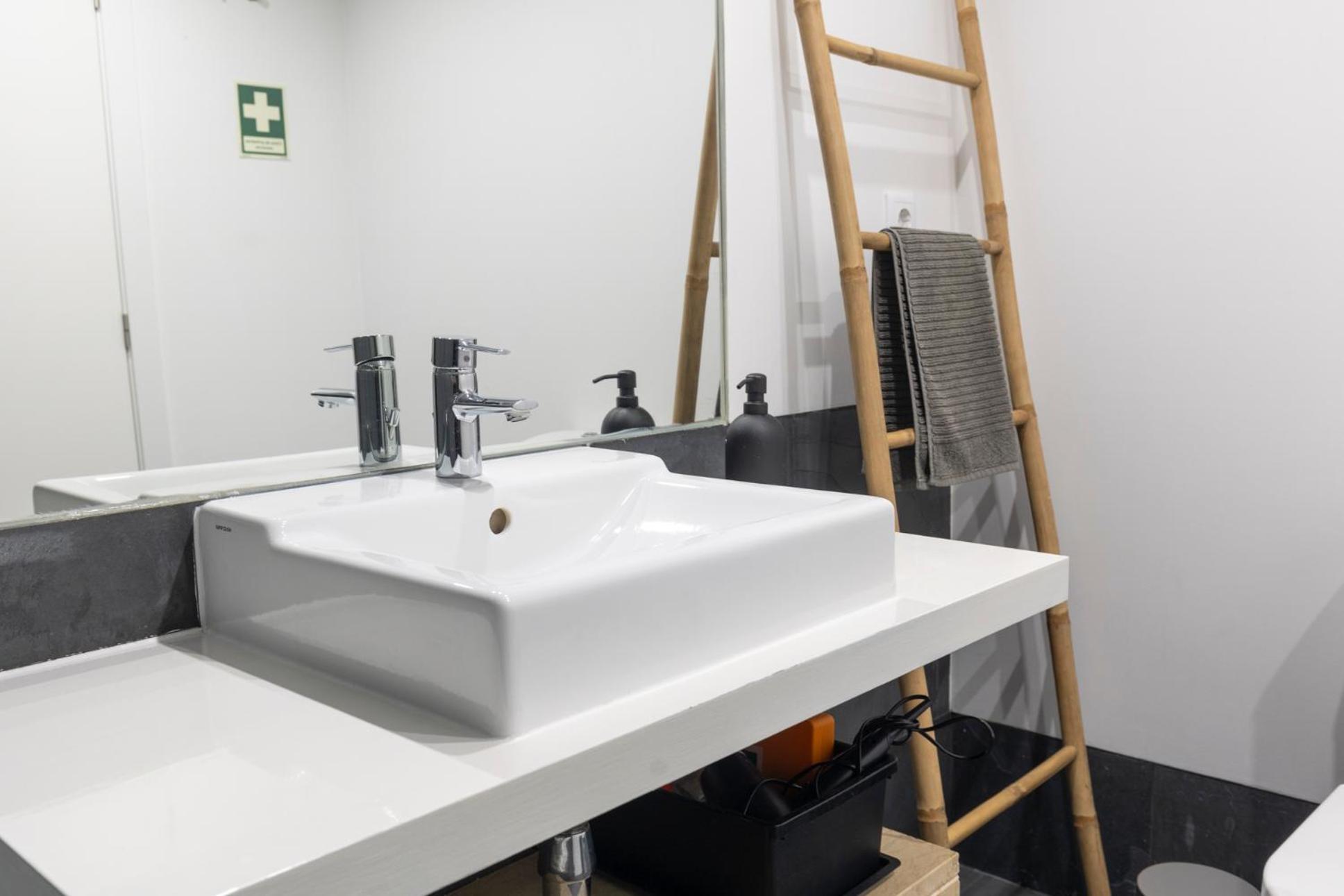 - Comfort & Style By The W/ Sea View Sesimbra
