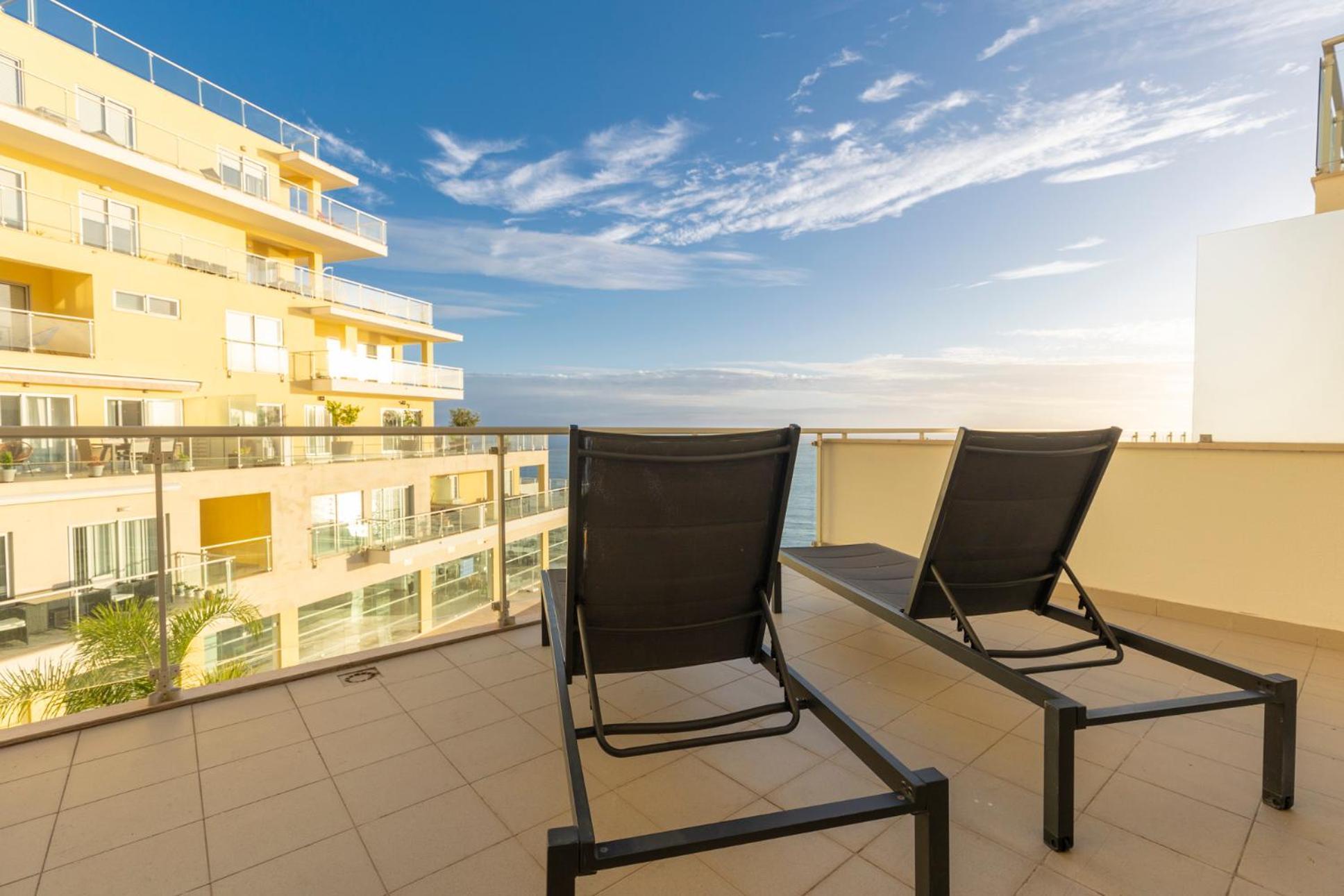 - Comfort & Style By The W/ Sea View Sesimbra